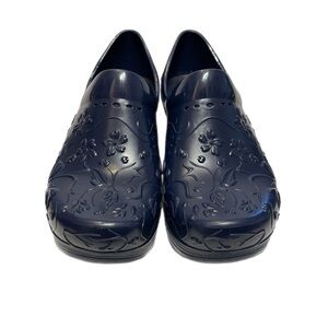 Danek pixie blue floral embossed slip resistant & waterproof clogs